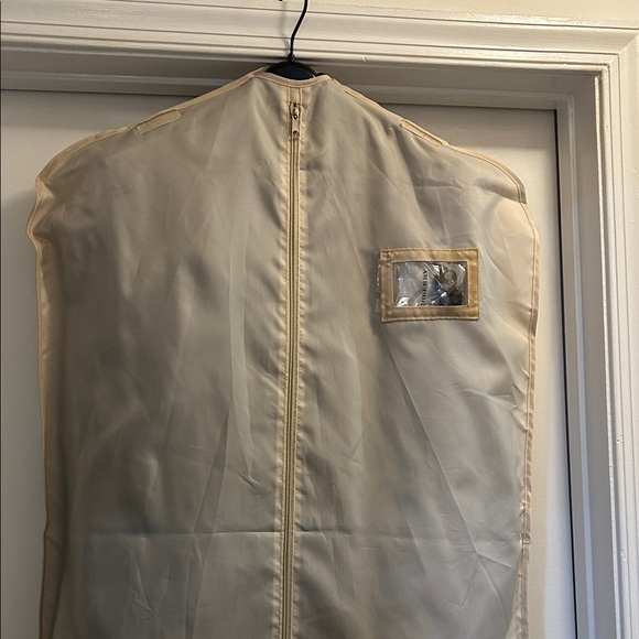 Elegant Double-Breasted Burberry Trench Coat in Deep Burgundy - Picture 4 of 12